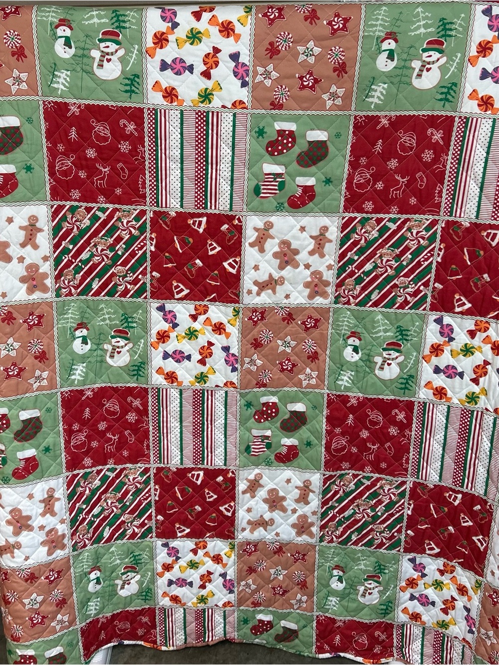 Full Size Christmas Patchwork Quilt Multicolor Quilted with Two Pillowcases